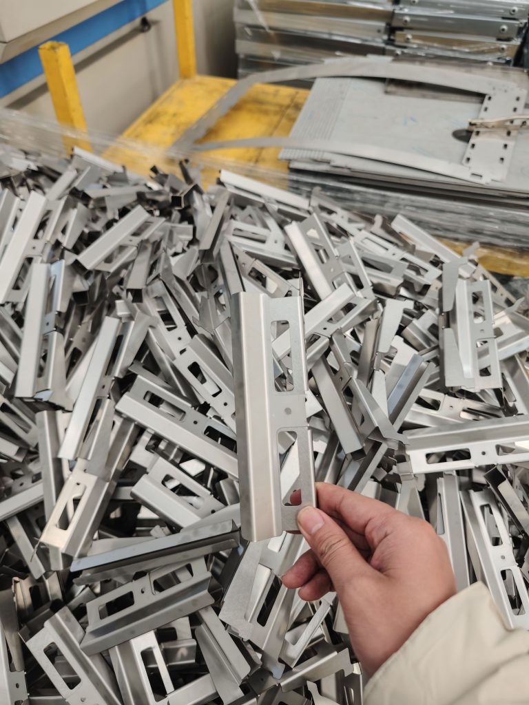 Detailansicht einer pulverbeschichteten Grillhalterung von Baoxuan – hochwertige Verarbeitung für maximale Haltbarkeit