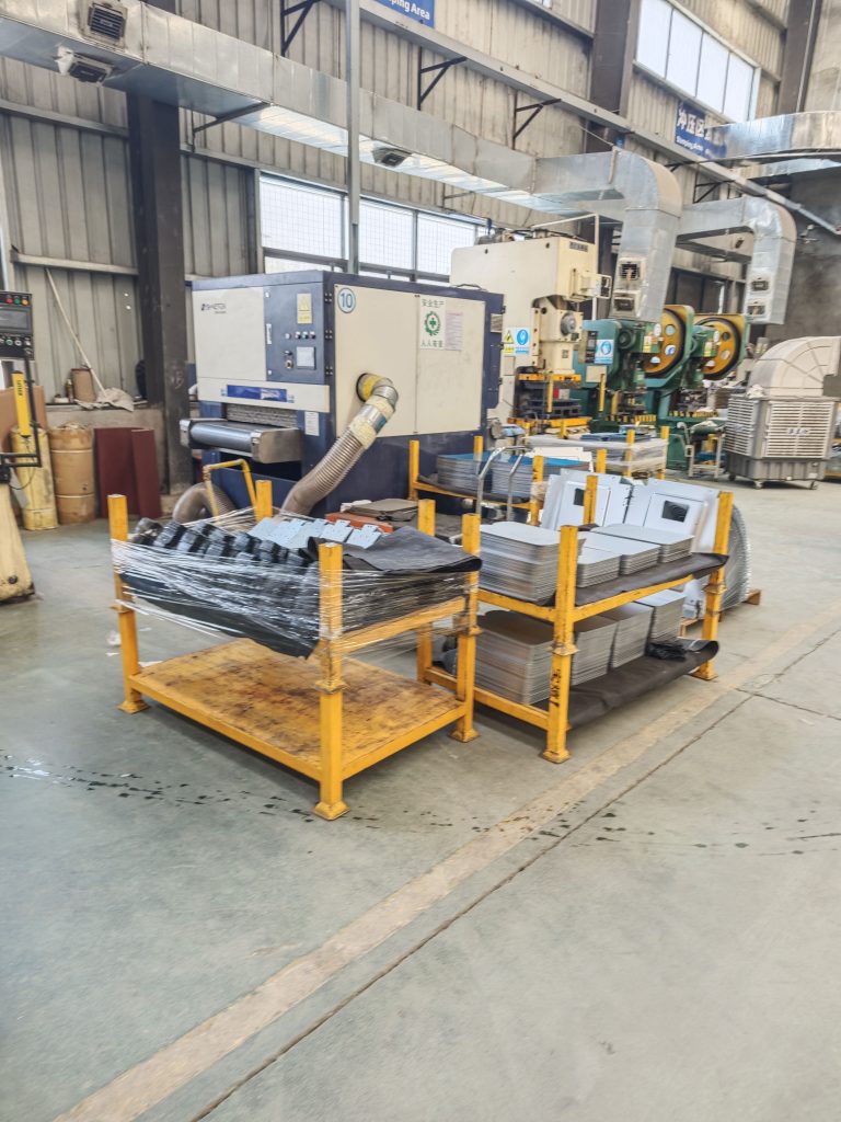 Baoxuan Blechverarbeitung Produktionshalle mit hochwertigen Maschinen