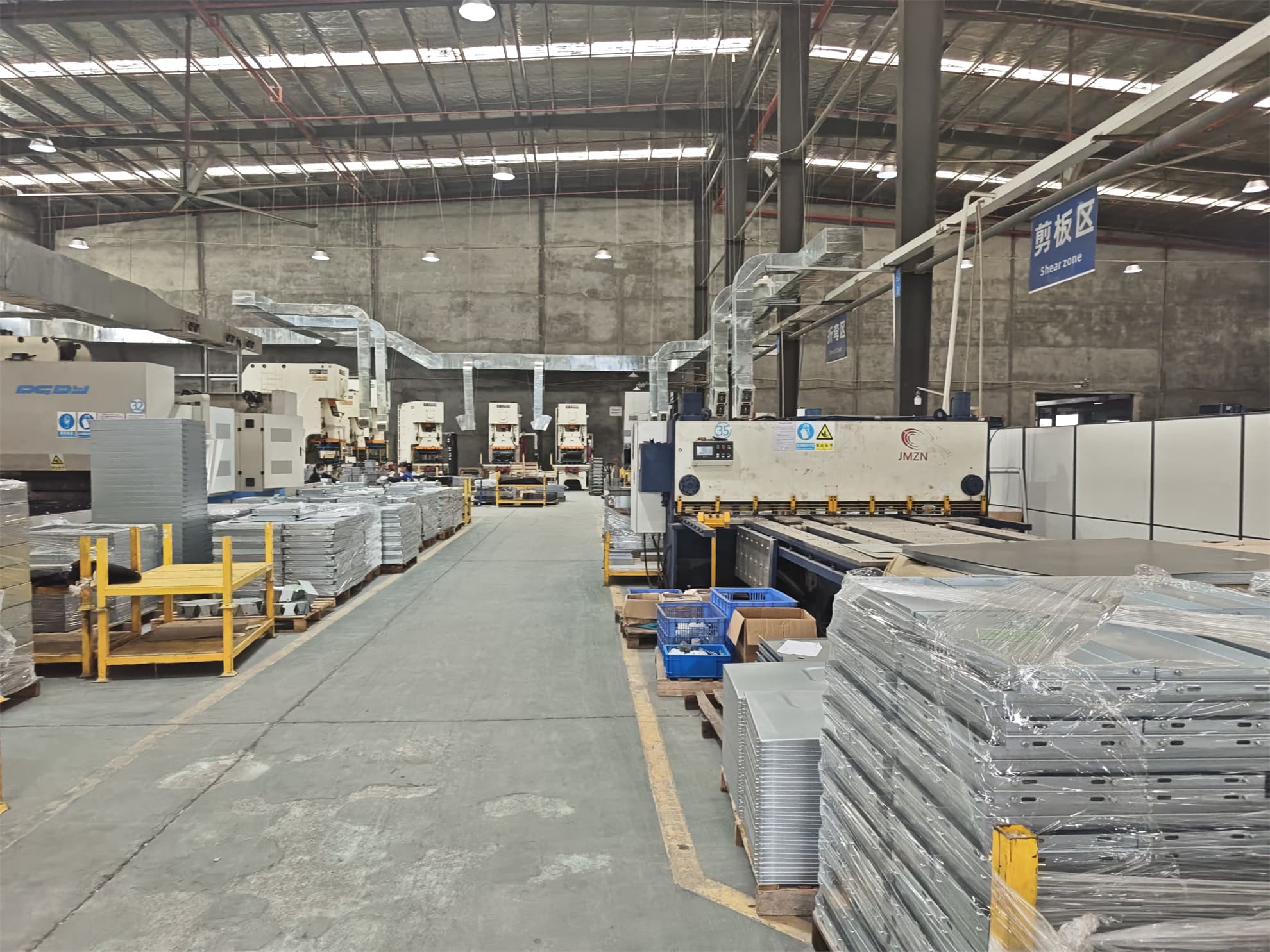 Präzises Laserschneiden in der Schalttafelproduktion
