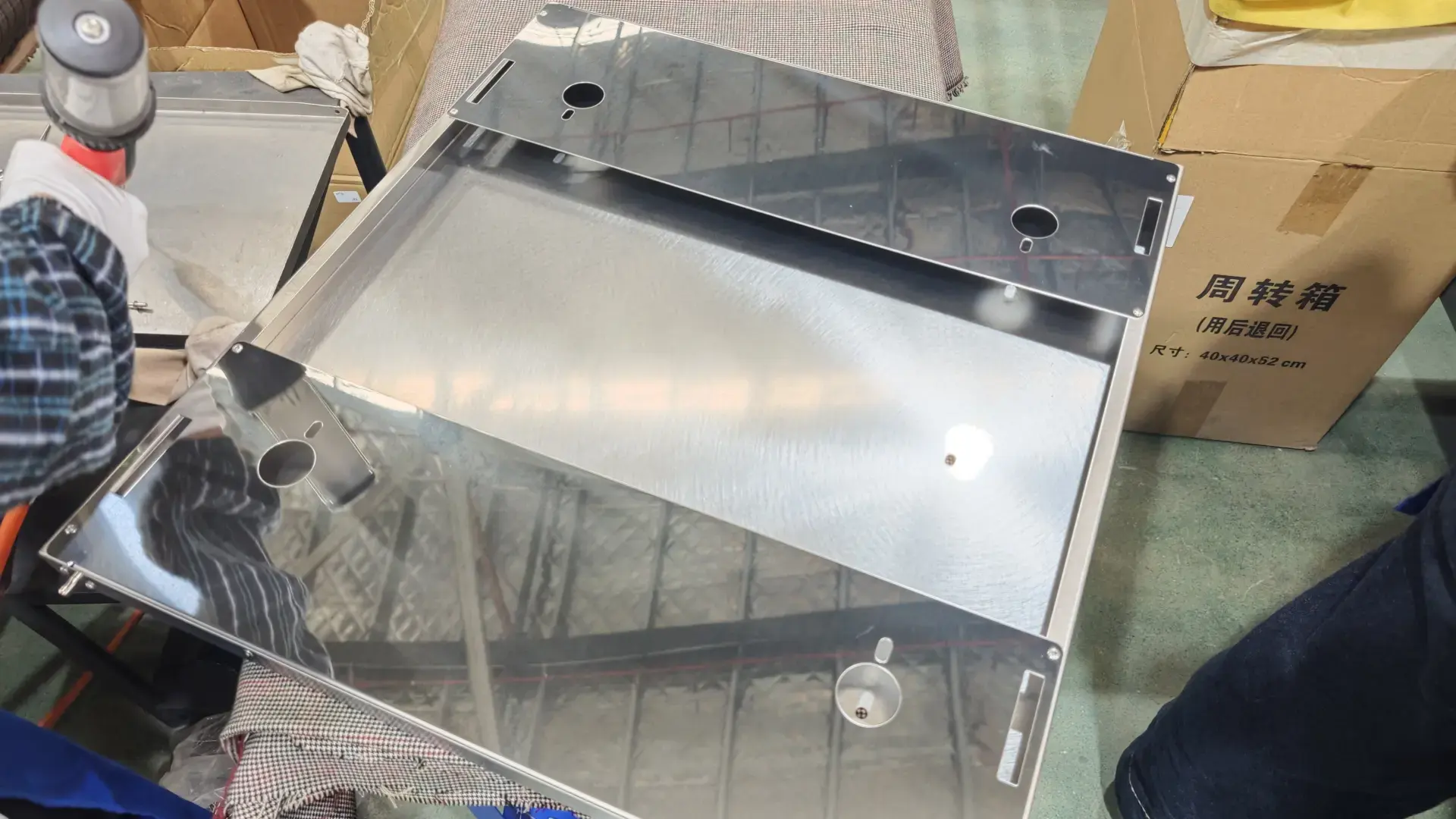 Halterung für Ladegerät aus Metall Halterung für Ladegerät aus Metall