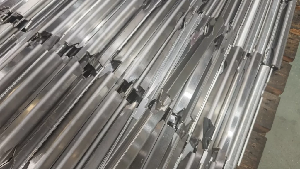 Metallkomponenten Trends 2025: Neue Technologien für bessere Monitore