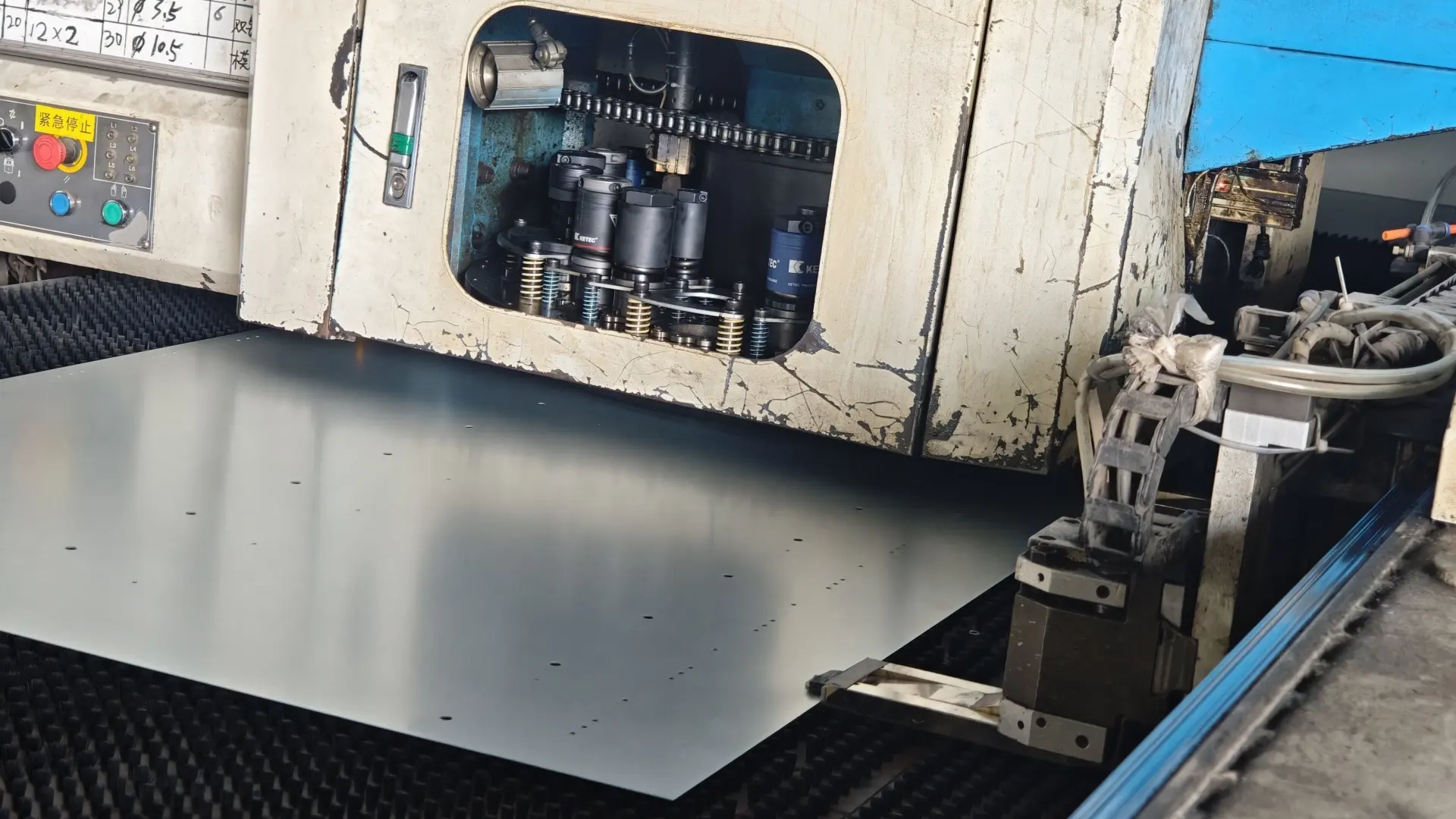 Wie wählt man das richtige LED-Werbedisplay Metallrahmen CNC-Fertigung? (Praktische Vergleichsgründe verraten!)