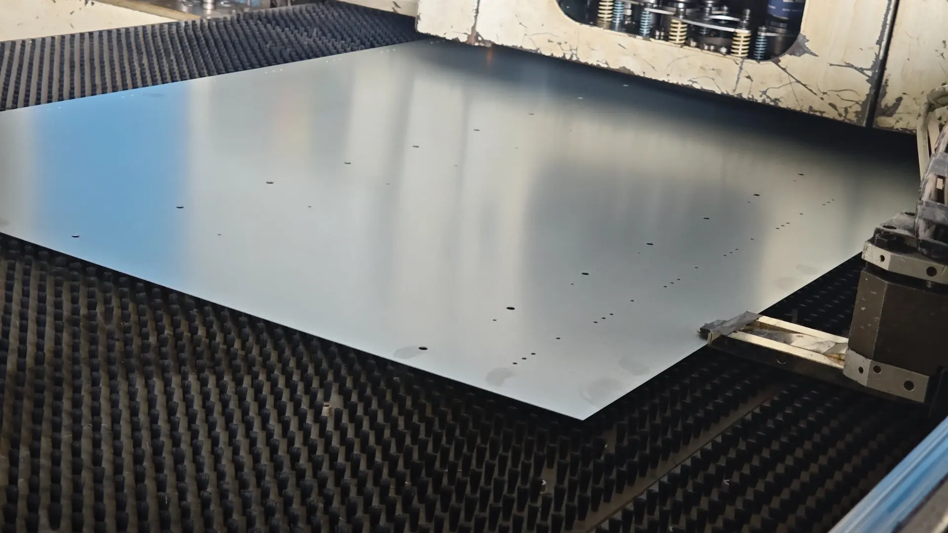 Wie wählt man das richtige LED-Werbedisplay Metallrahmen CNC-Fertigung? (Praktische Vergleichsgründe verraten!)